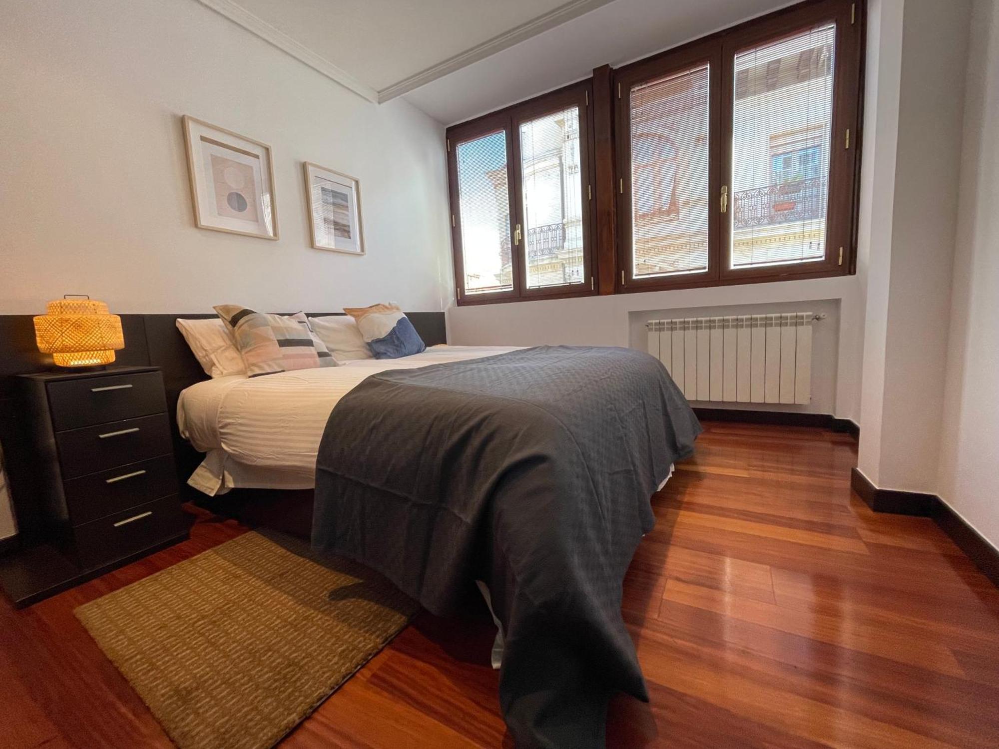 Atuaire Home Vivienda A Luminosa Parking Incluido En Plena Calle Comercial Burgos Exterior foto