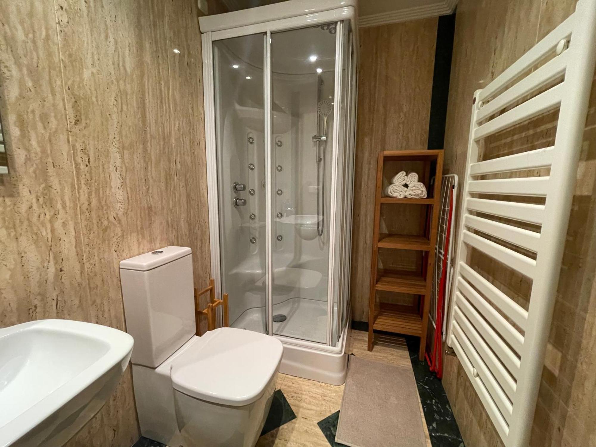 Atuaire Home Vivienda A Luminosa Parking Incluido En Plena Calle Comercial Burgos Exterior foto